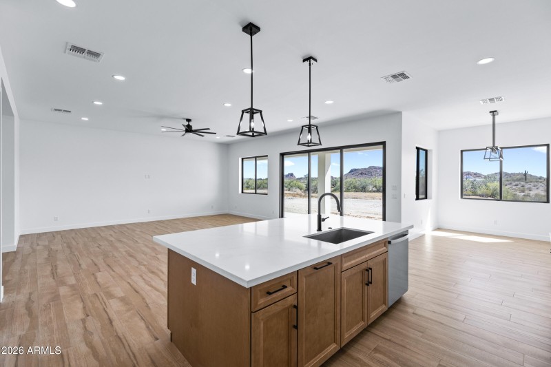 2579 W Marita St-14