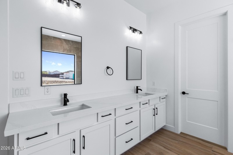 2579 W Marita St-25