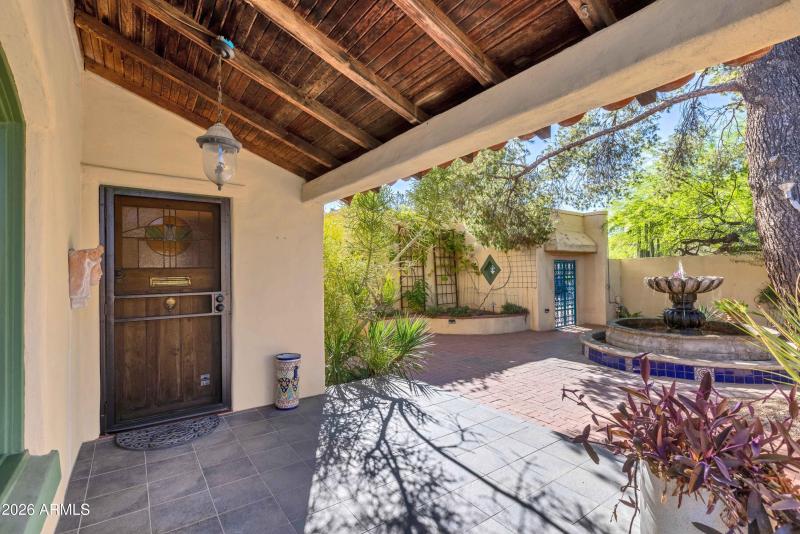 Front Covered Patio 1925 E Lee