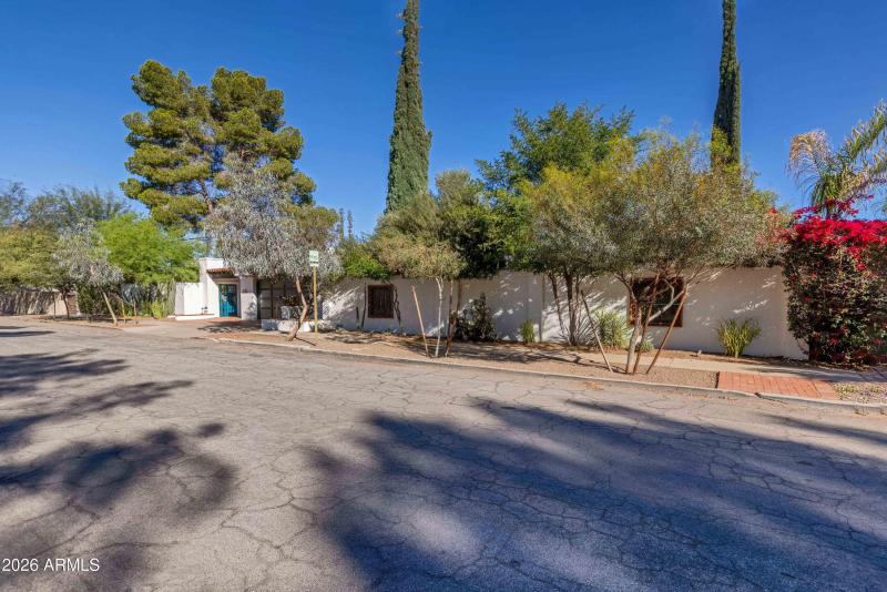 Front Curb View in front of 1925-31 E. L