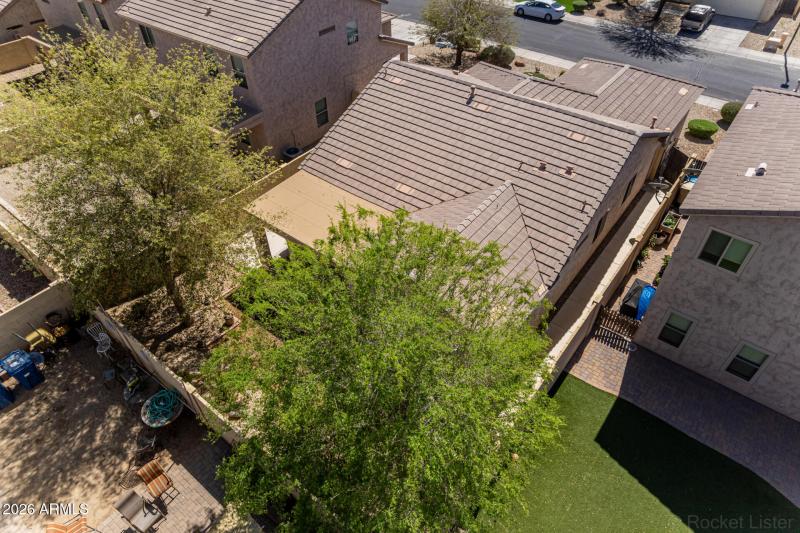 33 - Adams 19384 Drone