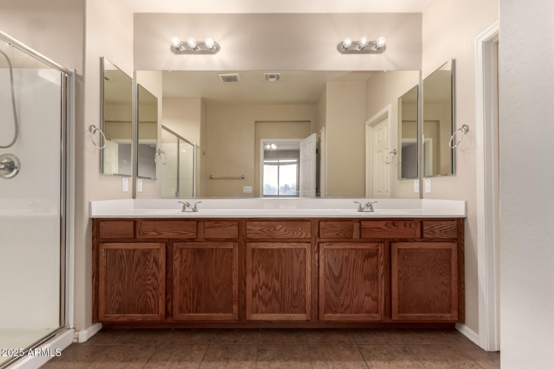 20 - Master Bathroom