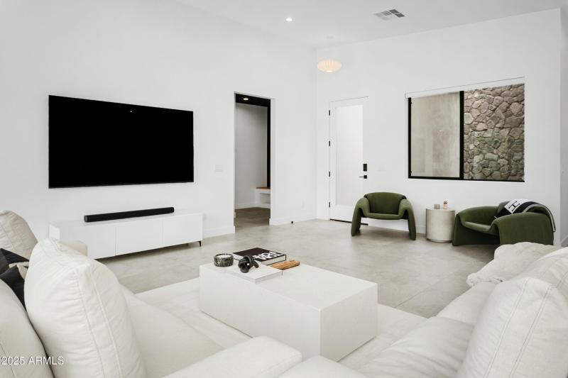 571c7dcd-aa73-4c49-9f2c-3cdeeda611f9