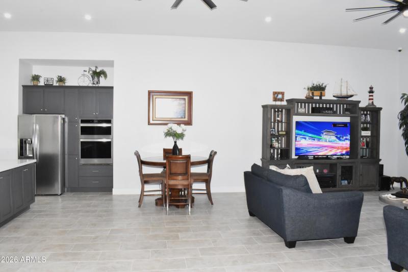 Kitchen eat in area 0195