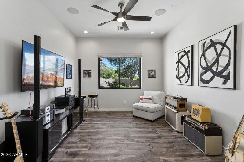 Additional Den/ Bonus Room