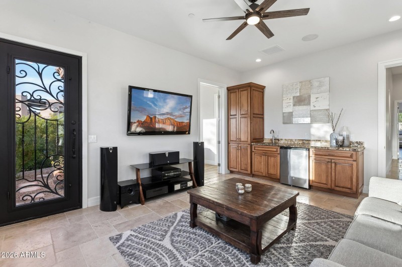 Guest Suite w/ Private Entrance