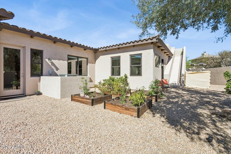 Spacious Garden Area