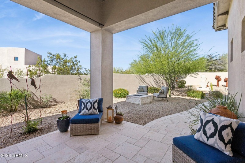 Primary Suite Private sitting area