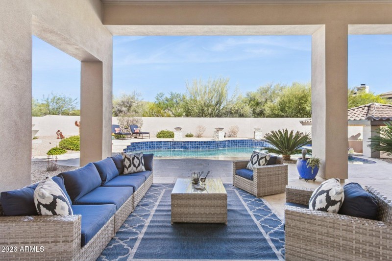 Patio Lounge to Pool