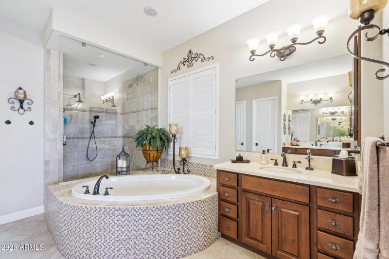 33-web-or-mls-N 129th Dr-033