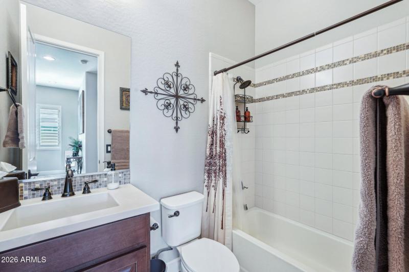 42-web-or-mls-N 129th Dr-042