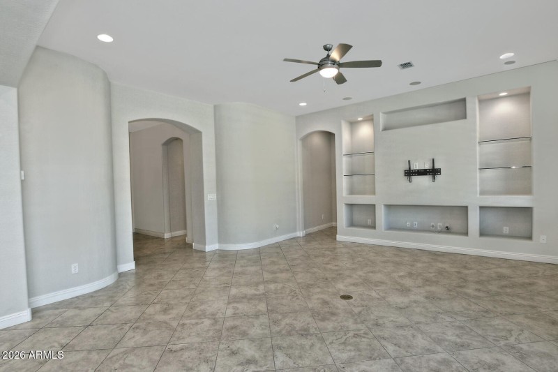 8180 W Silver Spring Way-large-006-034-L