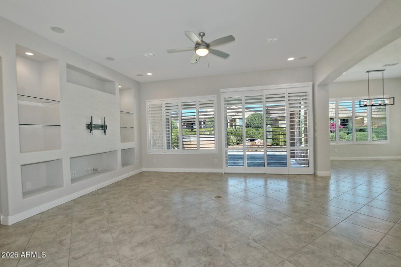 8180 W Silver Spring Way-large-007-031-T