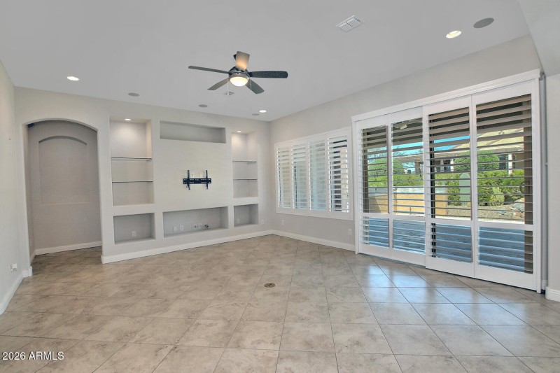 8180 W Silver Spring Way-large-008-024-L