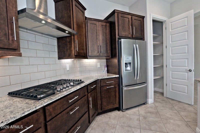 8180 W Silver Spring Way-large-015-040-G