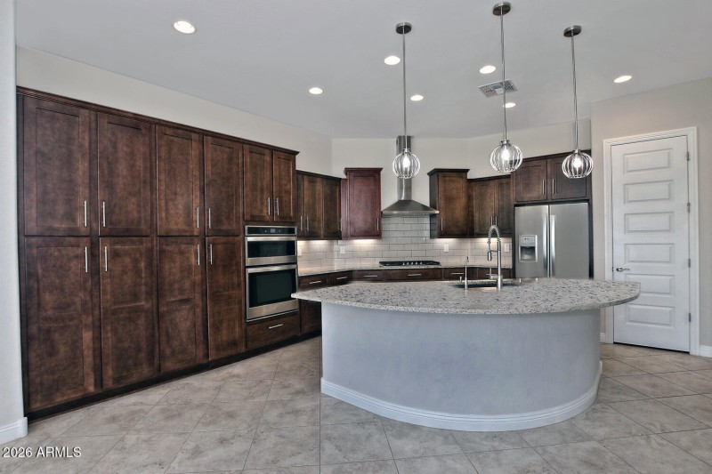 8180 W Silver Spring Way-large-016-035-K