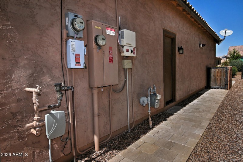 8180 W Silver Spring Way-large-052-049-S