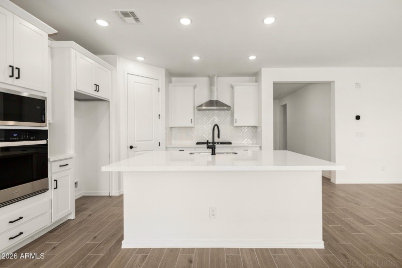 PHX_TylerRanch_Lot 2038_Azure_24197_Kitc