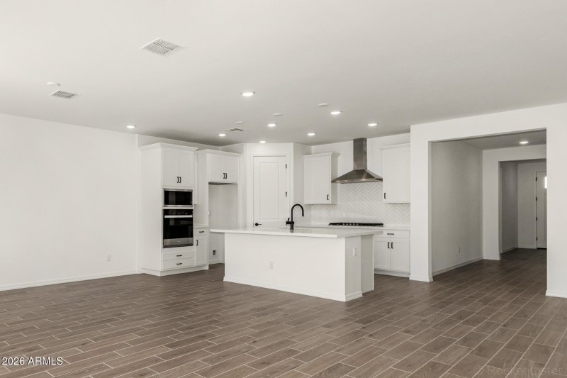 PHX_TylerRanch_Lot 2038_Azure_24197_kitc