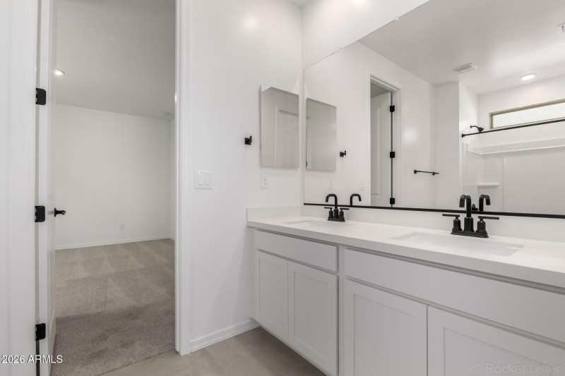 PHX_TylerRanch_Lot2041_Cobalt_24221_Bath