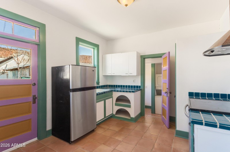 6) 68985-69bb5602a328f