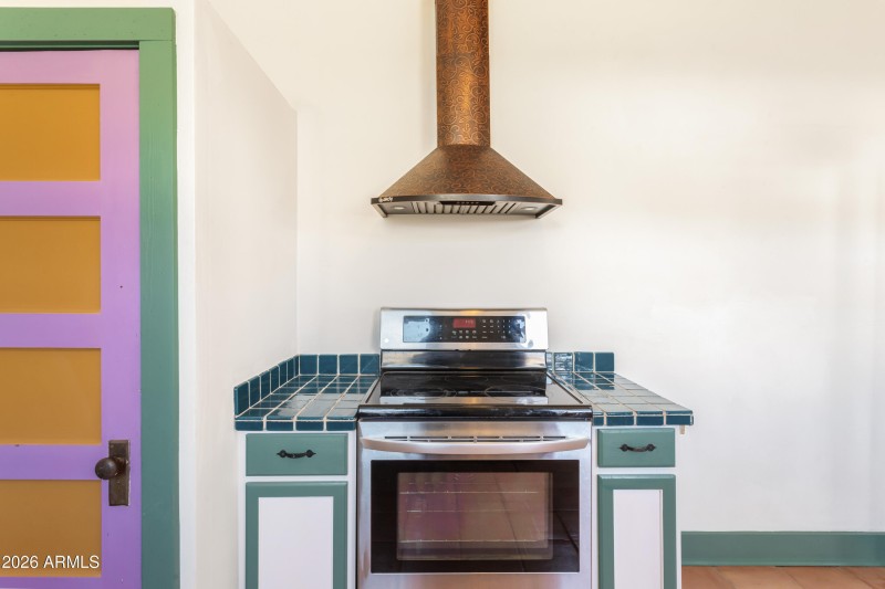 8) 68985-69bb560a17962