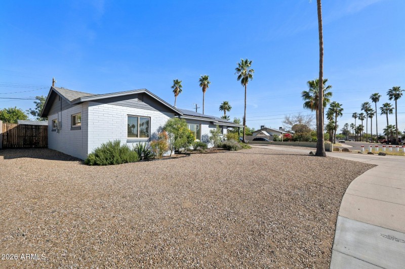 3-web-or-mls-9603-n-7th-ave