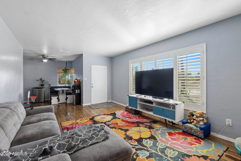 8-web-or-mls-9603-n-7th-ave