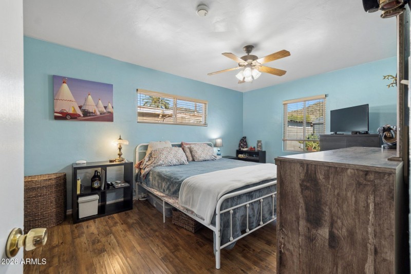 12-web-or-mls-9603-n-7th-ave