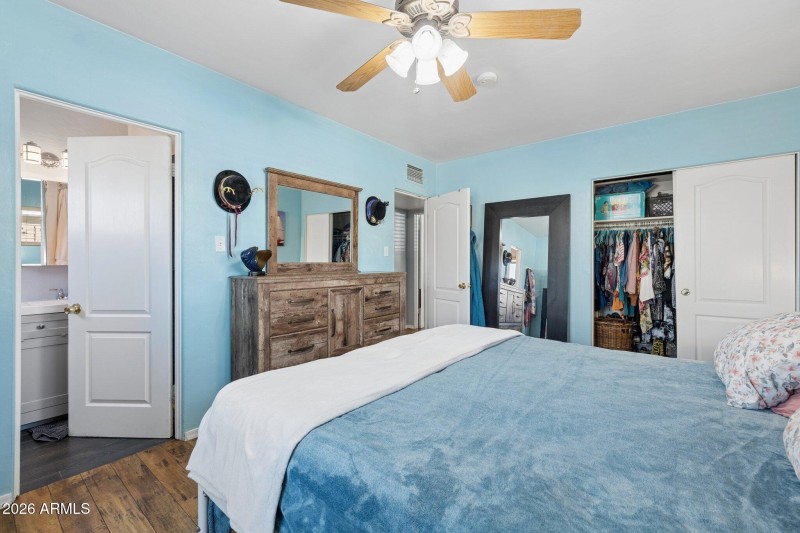 13-web-or-mls-9603-n-7th-ave