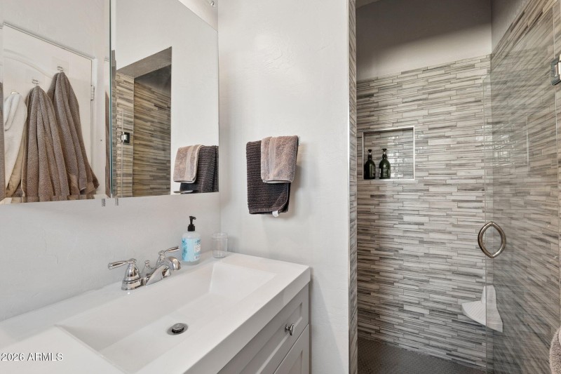 15-web-or-mls-9603-n-7th-ave