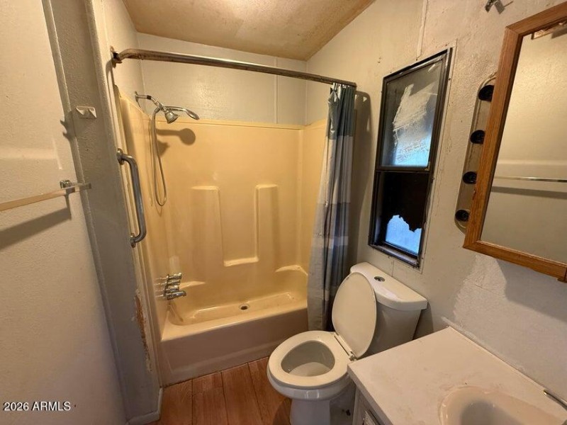 Master Bathroom pic 2