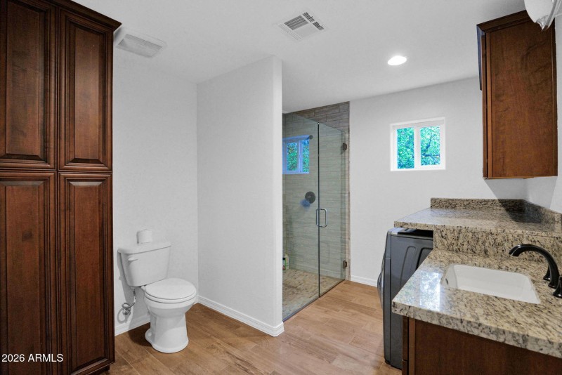 Casita Bathroom & Laundry