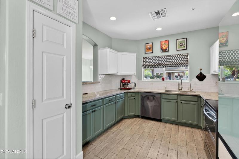 12-web-or-mls-017S Banning St