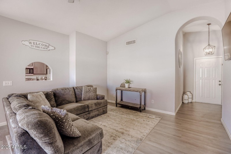 10202 N 87th Ave - Web Quality - 007 - 0