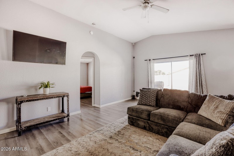 10202 N 87th Ave - Web Quality - 009 - 0