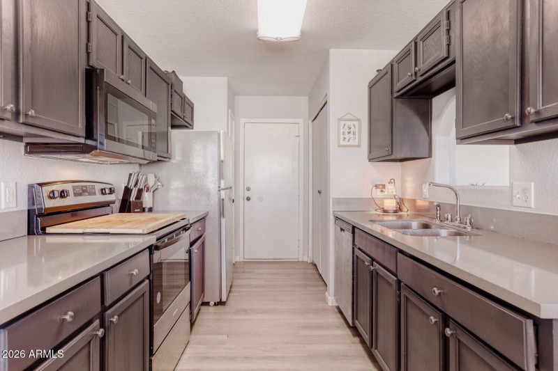 10202 N 87th Ave - Web Quality - 012 - 1