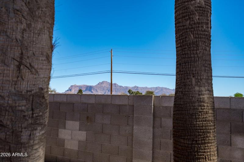 31-Superstition Mountain Views