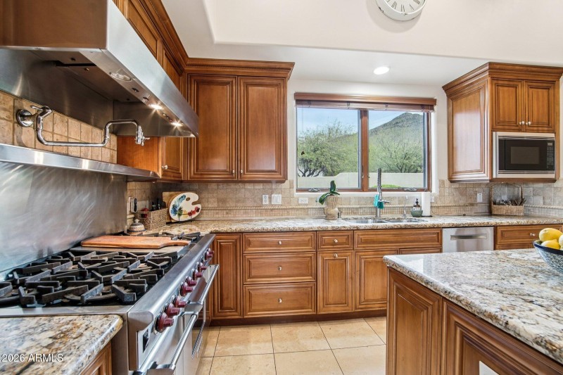 28-web-or-mls-E Canyon Ridge N Dr-S1603-