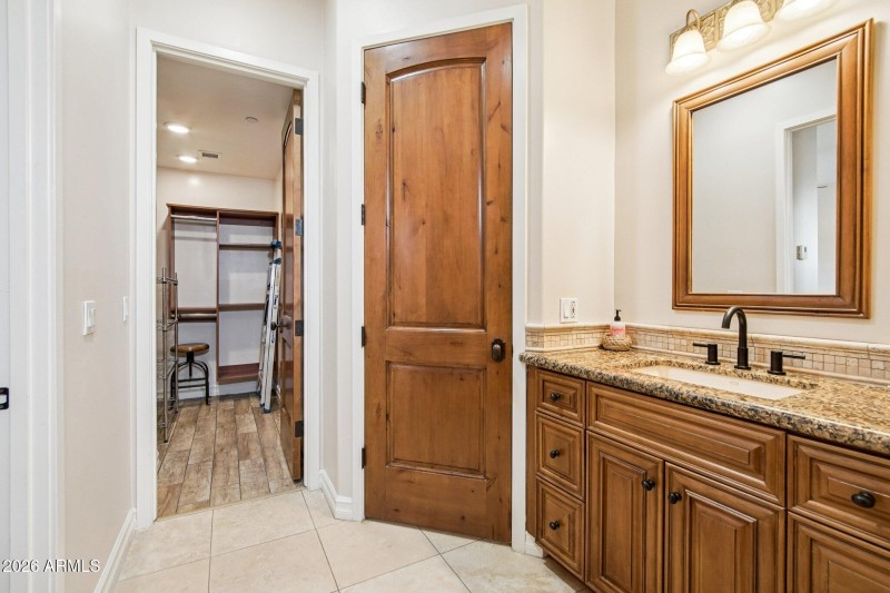 32-web-or-mls-E Canyon Ridge N Dr-S1603-