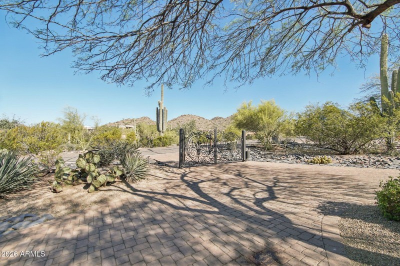 3-web-or-mls-E Canyon Ridge N Dr-S1903-1