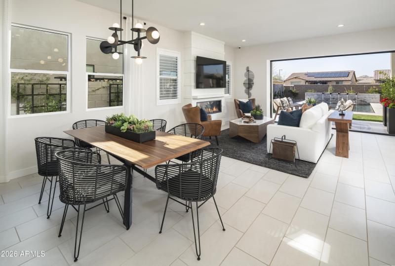 Beacon_in_Estrella_Peletier_Dining_1267_