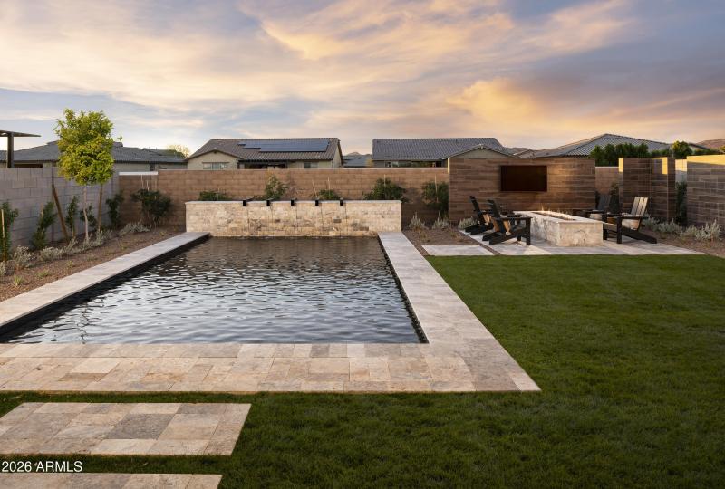 Beacon_in_Estrella_Peletier_Backyard_139