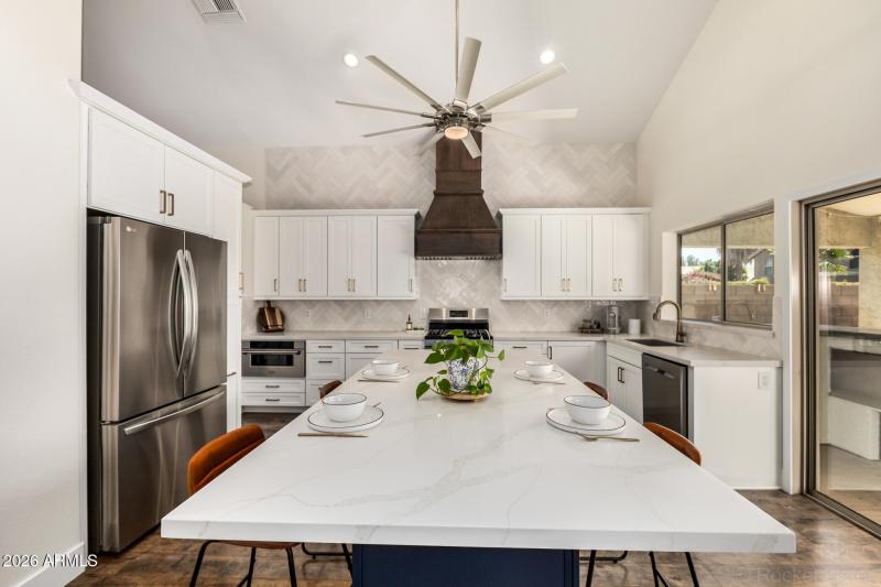 Remoded Kitchen with an Oversized Island