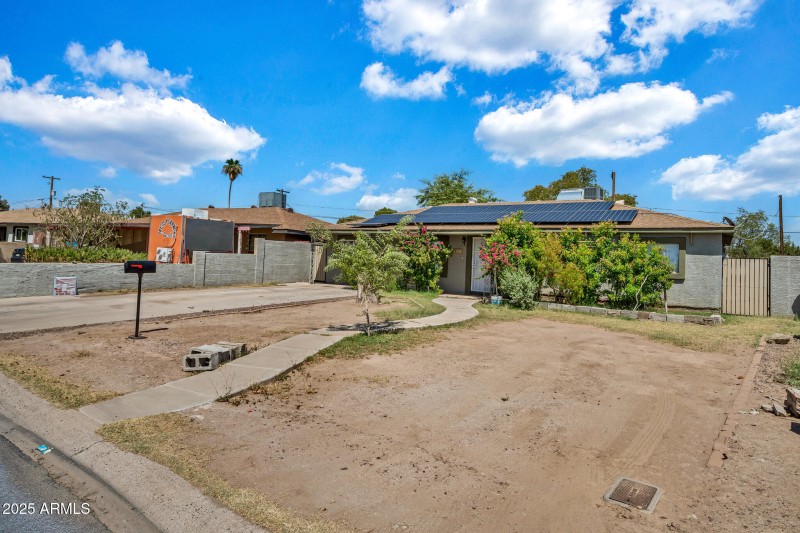 6101 N 31st Dr-1_(2048)