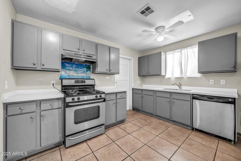 6101 N 31st Dr-9_(2048)