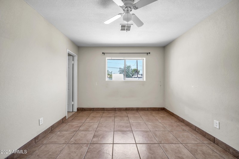 6101 N 31st Dr-12_(2048)