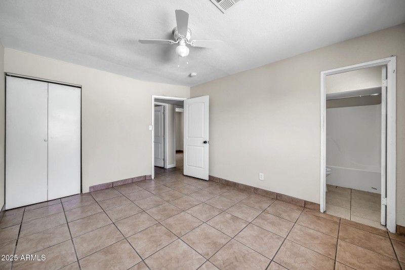 6101 N 31st Dr-13_(2048)