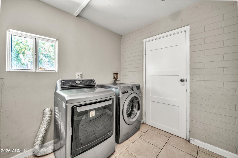 6101 N 31st Dr-21_(2048)