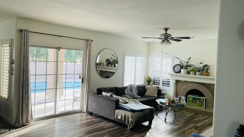 C68C4A54-0BBA-4C48-8246-7BE6F94B54D5_1_2